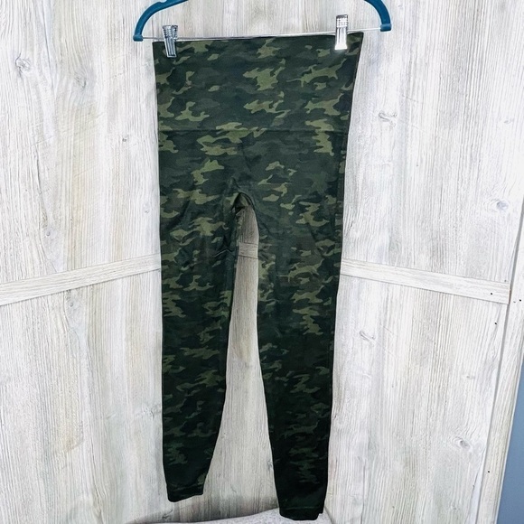 Spanx Look At Me Now Cropped Leggings - Picture 4 of 6